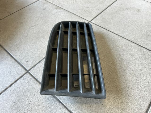 bontott VW GOLF V Bal Ködlámpa Rács