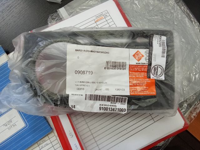 bontott VW GOLF V Bal Ködlámpa Rács