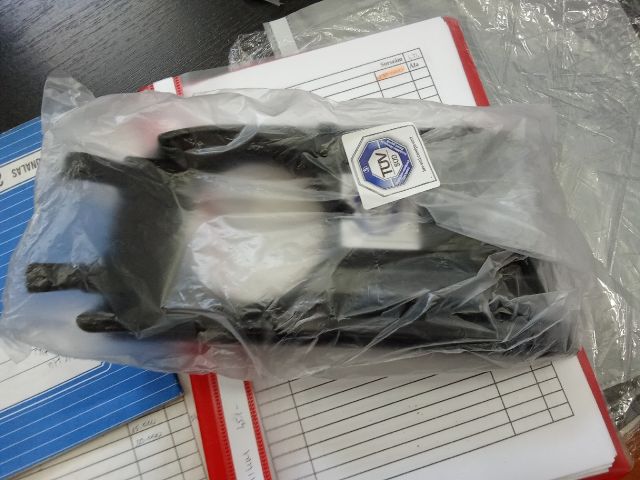 bontott VW GOLF V Bal Ködlámpa Rács