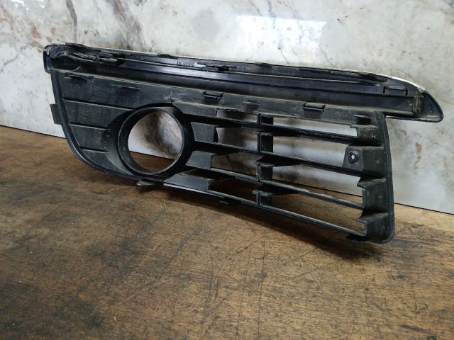 bontott VW GOLF V Bal Ködlámpa Rács