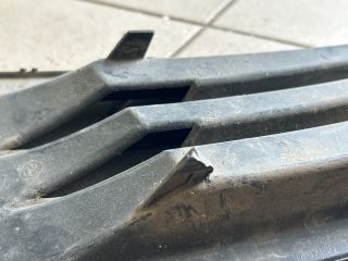 bontott VW GOLF V Bal Ködlámpa Rács