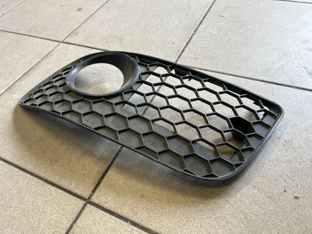 bontott VW GOLF V Bal Ködlámpa Rács