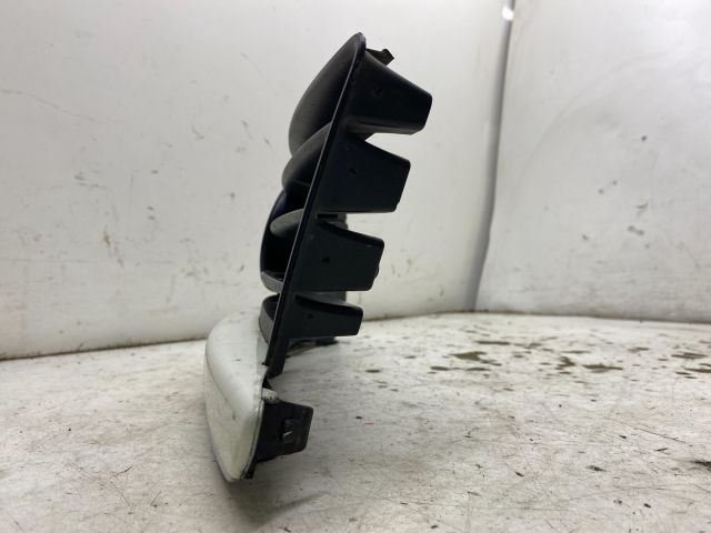 bontott VW GOLF V Bal Ködlámpa Rács