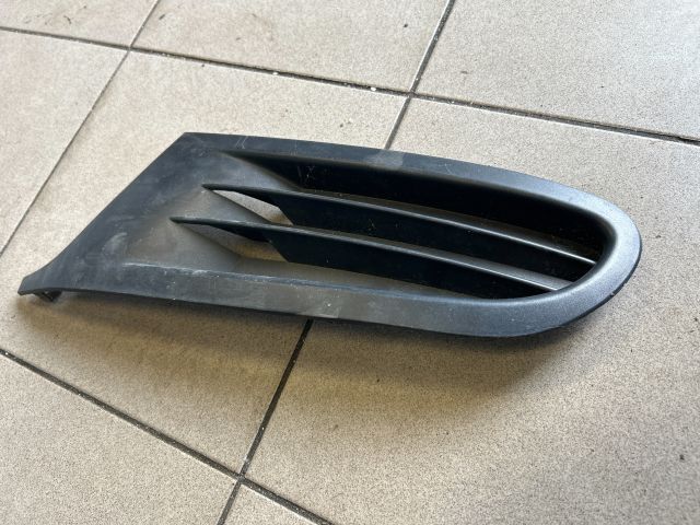 bontott VW GOLF V Bal Ködlámpa Rács