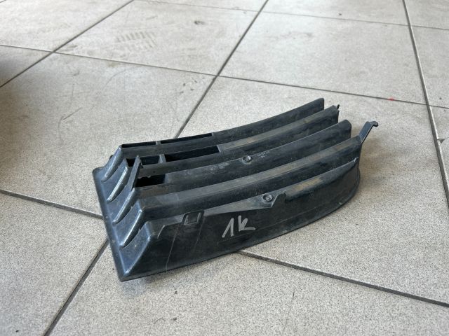 bontott VW GOLF V Bal Ködlámpa Rács