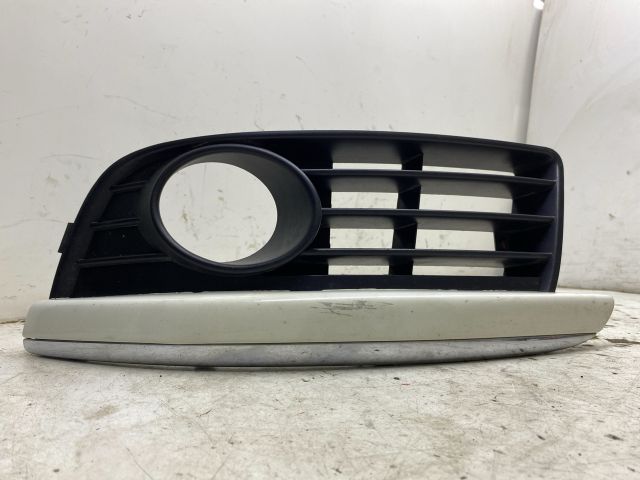 bontott VW GOLF V Bal Ködlámpa Rács