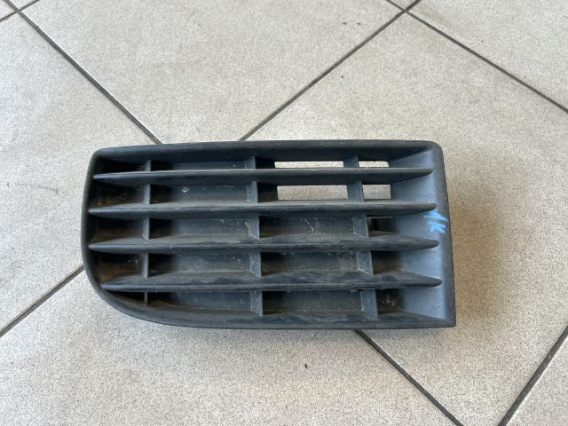 bontott VW GOLF V Bal Ködlámpa Rács