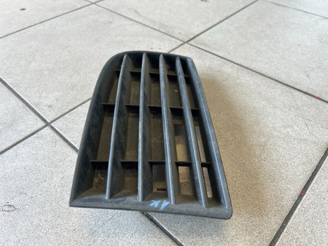 bontott VW GOLF V Bal Ködlámpa Rács