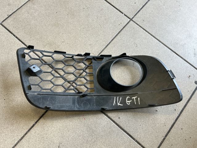 bontott VW GOLF V Bal Ködlámpa Rács