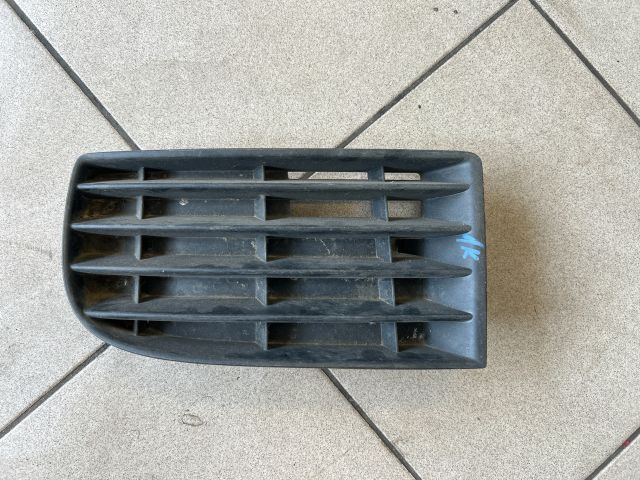 bontott VW GOLF V Bal Ködlámpa Rács