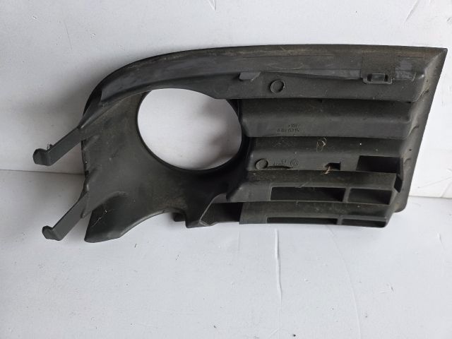 bontott VW GOLF V Bal Ködlámpa Rács