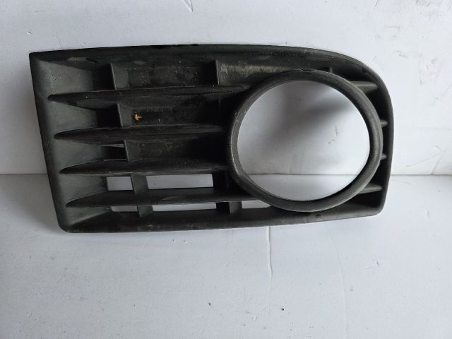 bontott VW GOLF V Bal Ködlámpa Rács