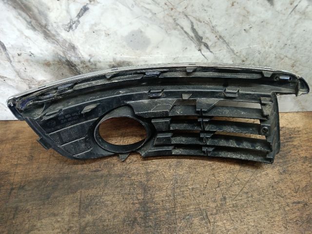 bontott VW GOLF V Bal Ködlámpa Rács