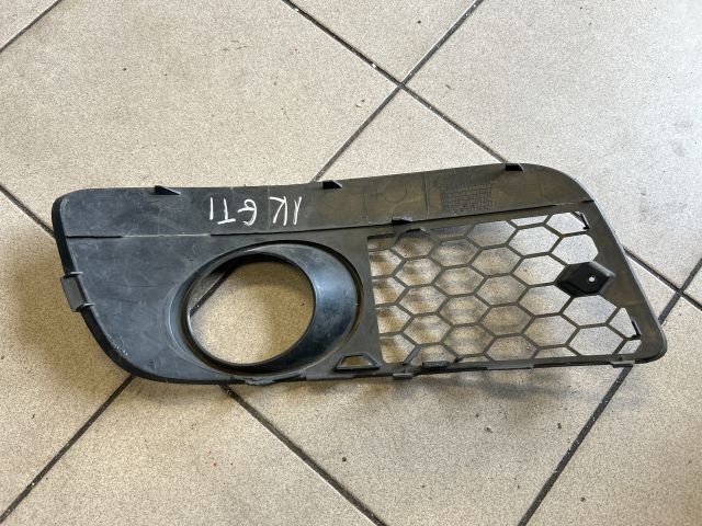 bontott VW GOLF V Bal Ködlámpa Rács