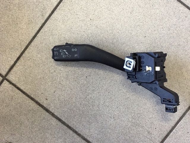 bontott VW GOLF V Bal Kormánykapcsoló Irányjelző (Tempomatos)