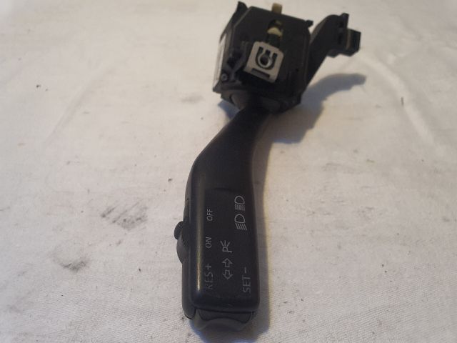 bontott VW GOLF V Bal Kormánykapcsoló Irányjelző (Tempomatos)