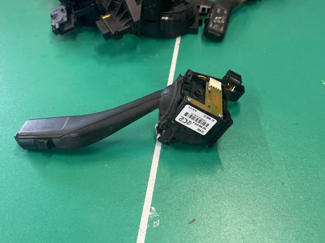 bontott VW GOLF V Bal Kormánykapcsoló Irányjelző (Tempomatos)