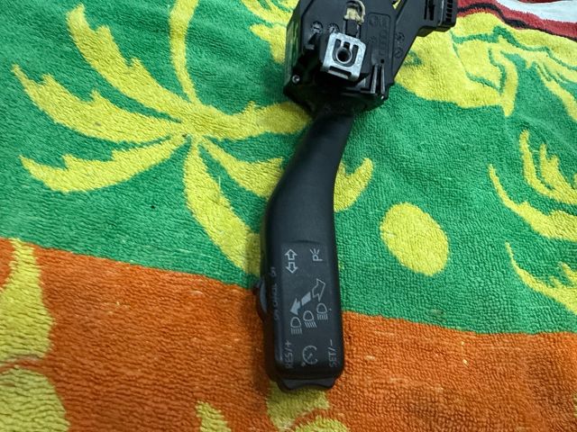 bontott VW GOLF V Bal Kormánykapcsoló Irányjelző (Tempomatos)