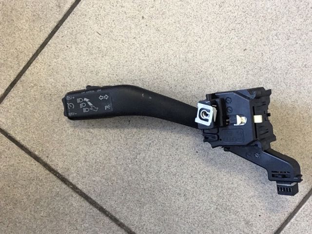 bontott VW GOLF V Bal Kormánykapcsoló Irányjelző (Tempomatos)