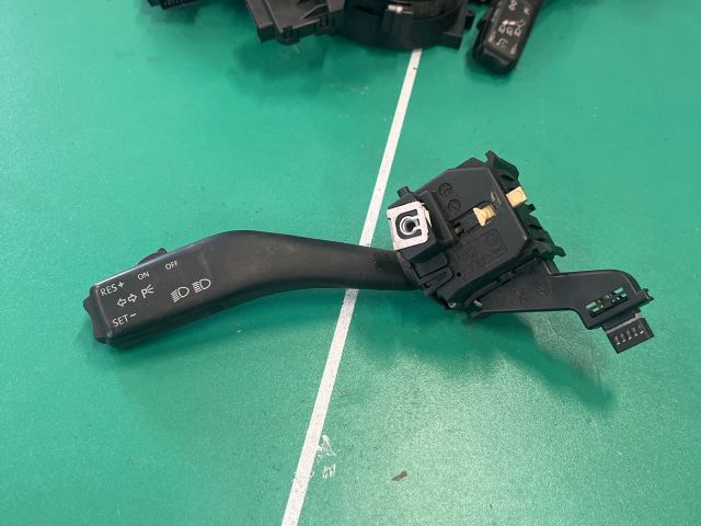 bontott VW GOLF V Bal Kormánykapcsoló Irányjelző (Tempomatos)