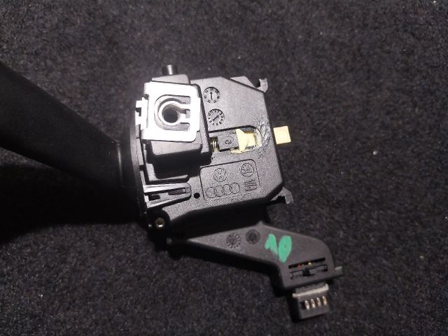 bontott VW GOLF V Bal Kormánykapcsoló Irányjelző (Tempomatos)