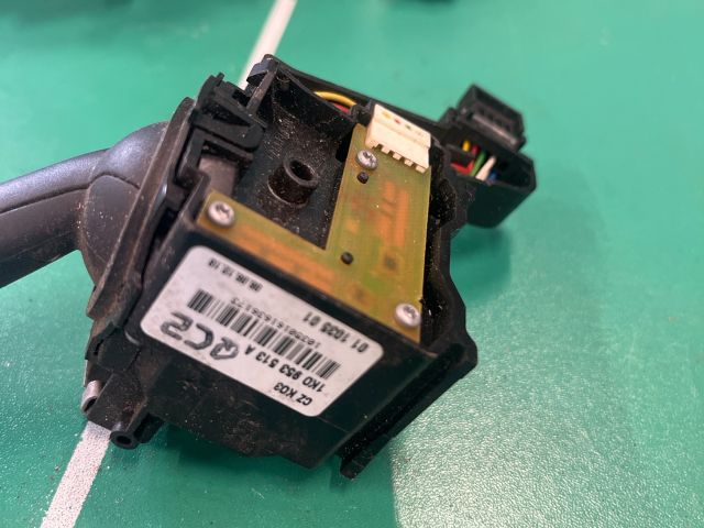 bontott VW GOLF V Bal Kormánykapcsoló Irányjelző (Tempomatos)