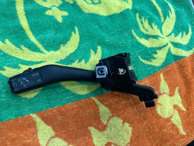 bontott VW GOLF V Bal Kormánykapcsoló Irányjelző (Tempomatos)