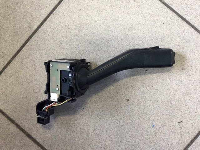 bontott VW GOLF V Bal Kormánykapcsoló Irányjelző (Tempomatos)