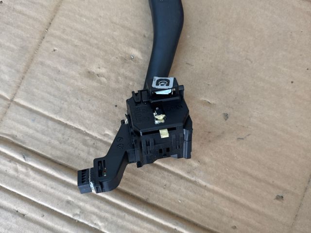 bontott VW GOLF V Bal Kormánykapcsoló Irányjelző (Tempomatos)