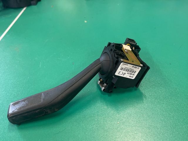 bontott VW GOLF V Bal Kormánykapcsoló Irányjelző