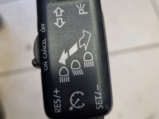 bontott VW GOLF V Bal Kormánykapcsoló Irányjelző