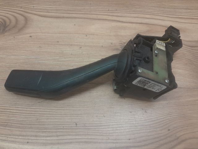 bontott VW GOLF V Bal Kormánykapcsoló Irányjelző