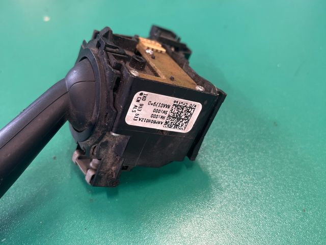 bontott VW GOLF V Bal Kormánykapcsoló Irányjelző