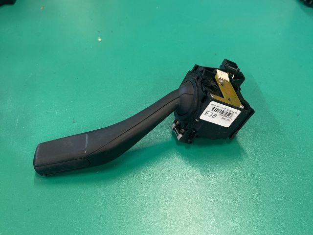 bontott VW GOLF V Bal Kormánykapcsoló Irányjelző