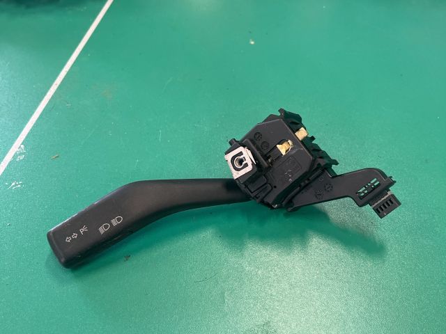 bontott VW GOLF V Bal Kormánykapcsoló Irányjelző