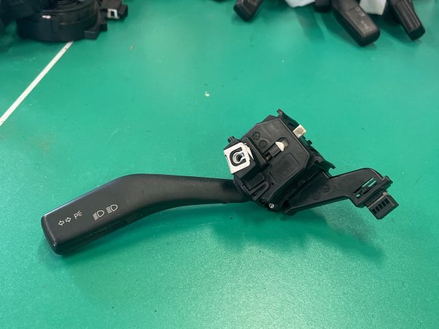 bontott VW GOLF V Bal Kormánykapcsoló Irányjelző