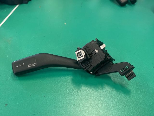 bontott VW GOLF V Bal Kormánykapcsoló Irányjelző