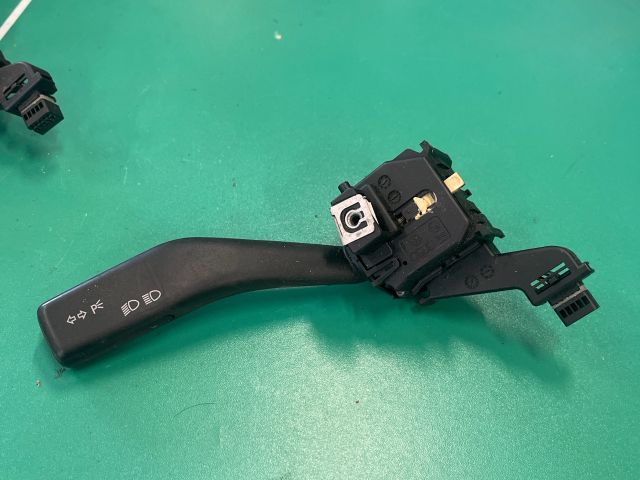 bontott VW GOLF V Bal Kormánykapcsoló Irányjelző