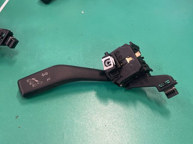 bontott VW GOLF V Bal Kormánykapcsoló Irányjelző