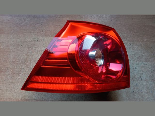 bontott VW GOLF V Bal Külső Hátsó Lámpa