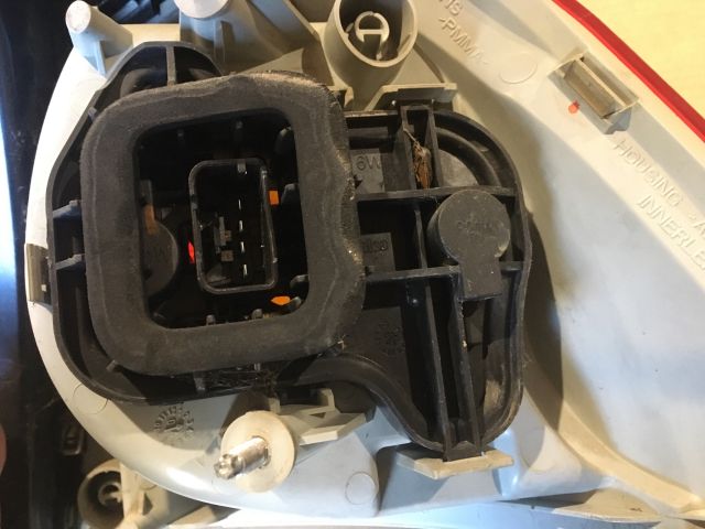 bontott VW GOLF V Bal Külső Hátsó Lámpa