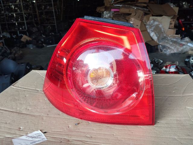 bontott VW GOLF V Bal Külső Hátsó Lámpa