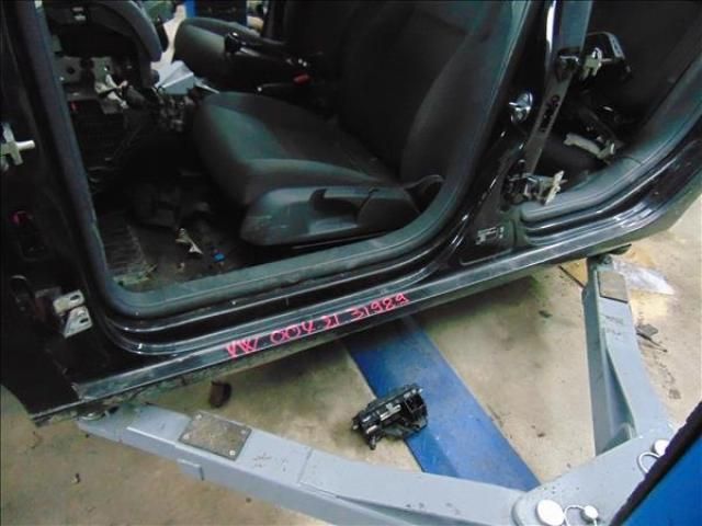 bontott VW GOLF V Bal Küszöb