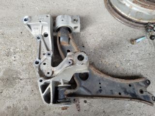 bontott VW GOLF V Bal Lengőkar Tartó