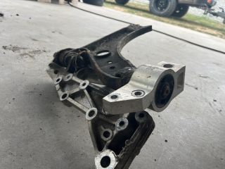 bontott VW GOLF V Bal Lengőkar Tartó