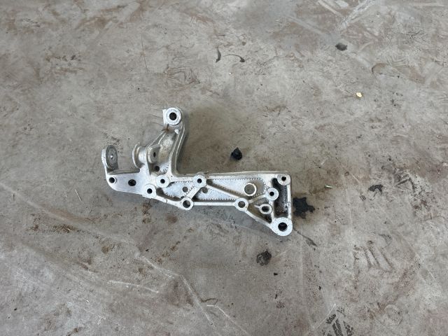 bontott VW GOLF V Bal Lengőkar Tartó