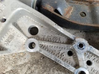 bontott VW GOLF V Bal Lengőkar Tartó