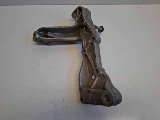 bontott VW GOLF V Bal Lengőkar Tartó