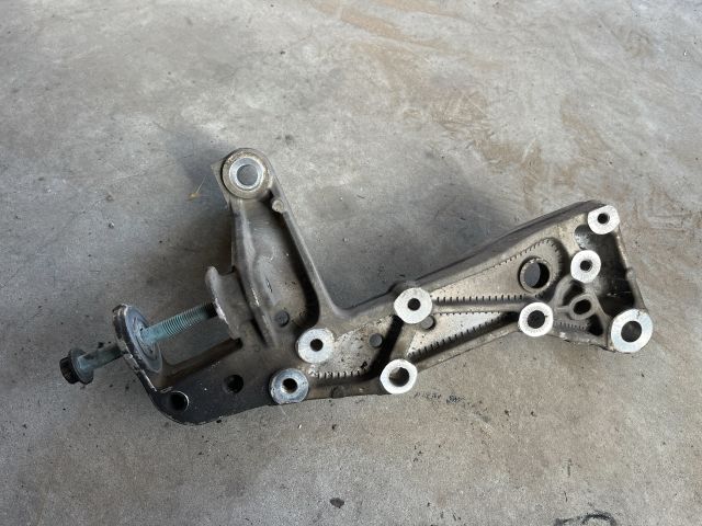 bontott VW GOLF V Bal Lengőkar Tartó