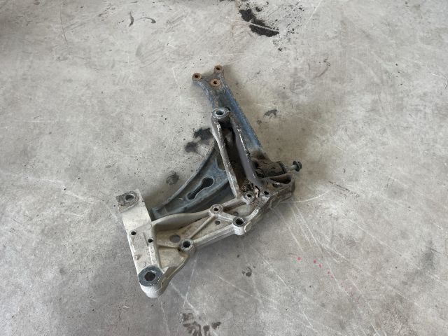 bontott VW GOLF V Bal Lengőkar Tartó